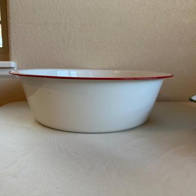 ENAMEL BOWL AND BAKING DISH