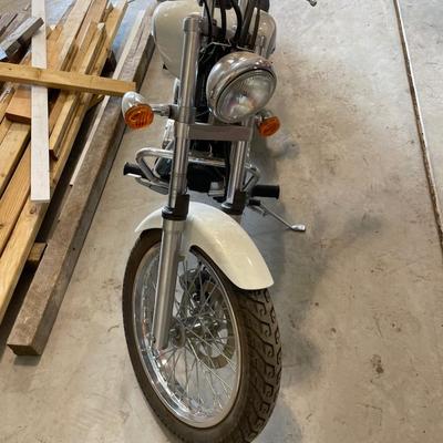Lot 2 2009 Suzuki motorcycle