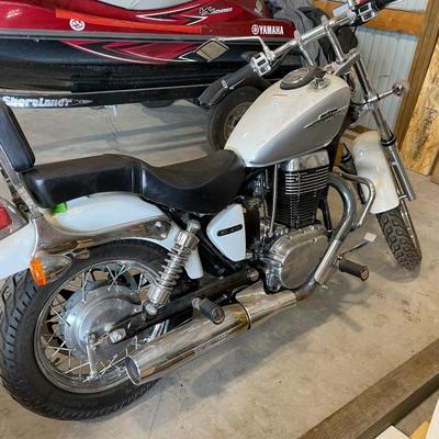 Lot 2 2009 Suzuki motorcycle