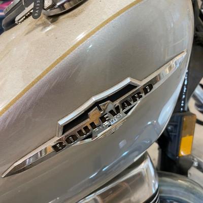 Lot 2 2009 Suzuki motorcycle