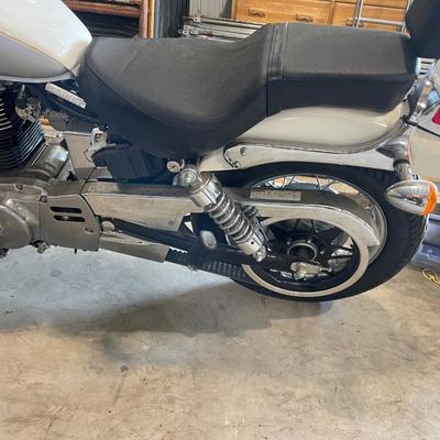 Lot 2 2009 Suzuki motorcycle