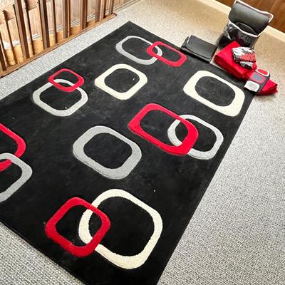 Lot 9 Matching Rug & Bed set