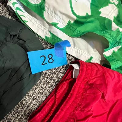 Lot 28 swintrunks (6) L-XL