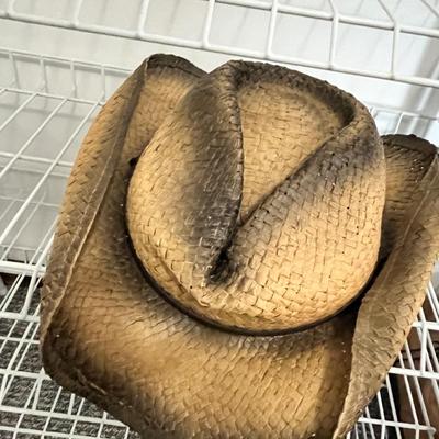 Lot 31 2 Modern Straw hats