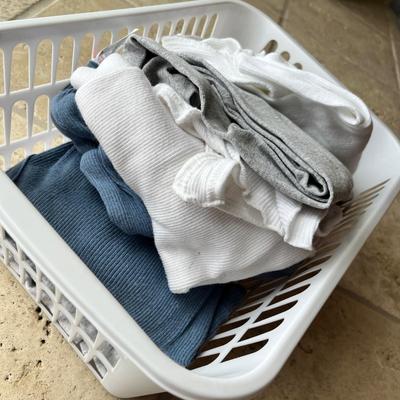Lot 33 mens undershirts(7) (XL)