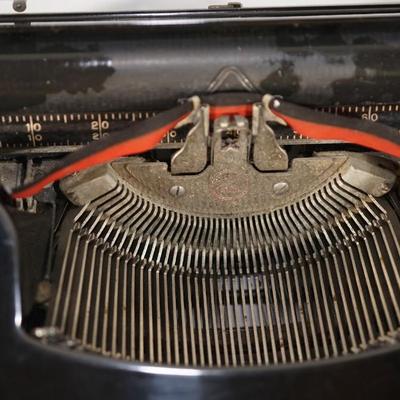 VINTAGE CORONA TYPEWRITER /BLACK .