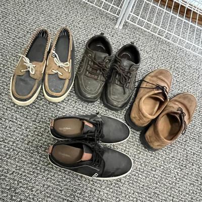Lot 37 mens boat shoes, tennis shoes 4 pairs (size 8-10)