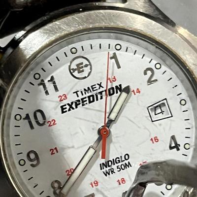 Lot 42 Tub of men's watches