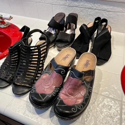 Lot 50 womens black shoes - slip on clog/sandal (8 & 8.5)