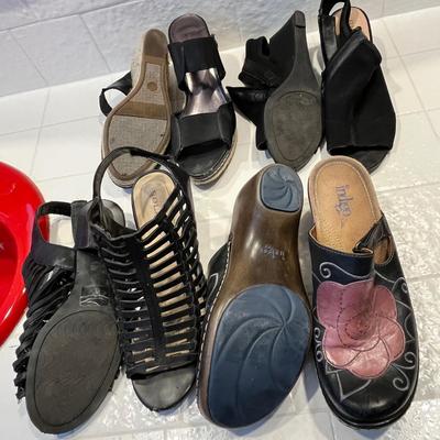 Lot 50 womens black shoes - slip on clog/sandal (8 & 8.5)