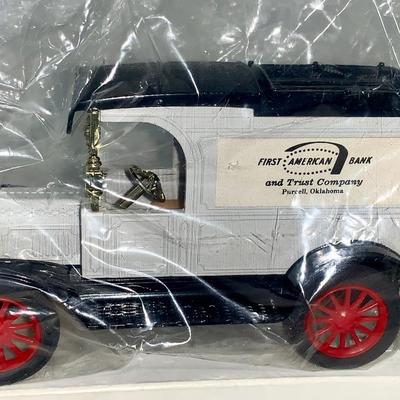 Diecast 1913 Model Van Bank MIB - By ERTL