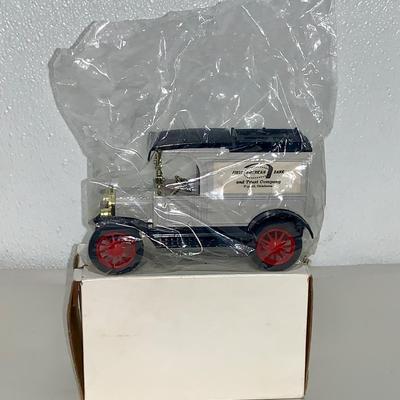 Diecast 1913 Model Van Bank MIB - By ERTL