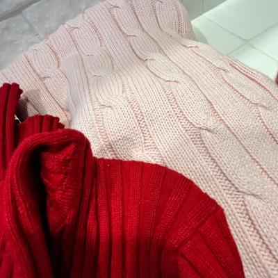 Lot 66 11 womens turtle necks (L)