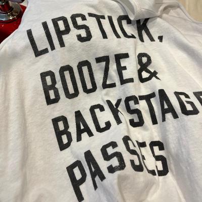 Lot 68 17 womens graphic t-shirts and tank tops (M, L)