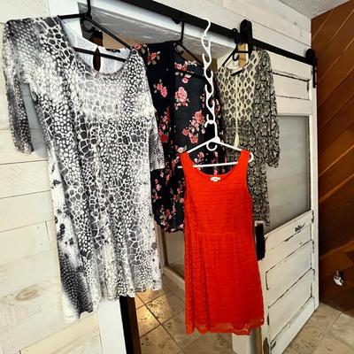 Lot 78 4 Dresses Size (10 & M)