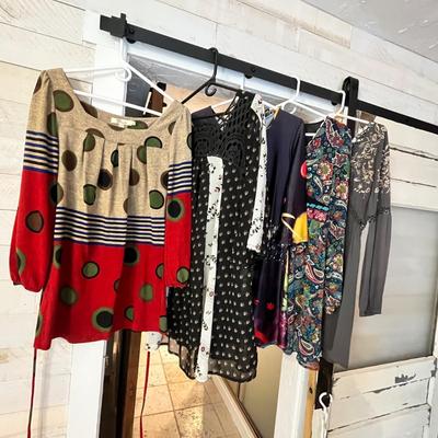 Lot 80 5 Misc womens boutique dressed and tops (S, M)