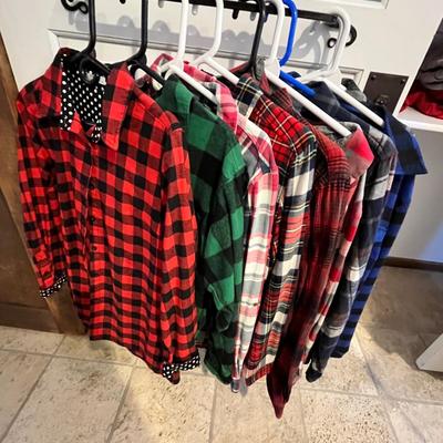 Lot 82 9 long sleeve plaid flannel button up shirts (S, M)