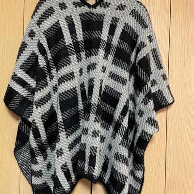 Coco + Carmen sweater wrap New