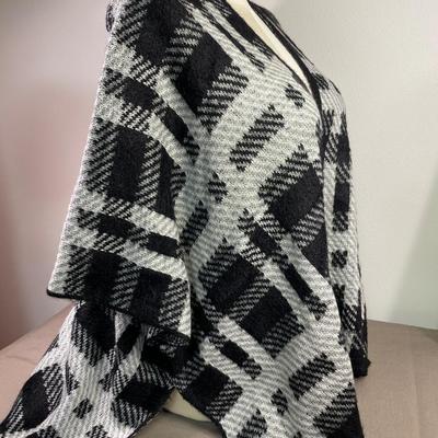 Coco + Carmen sweater wrap New
