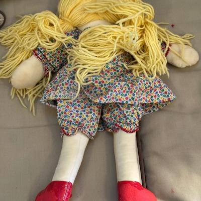 Lot of Raggedy Ann Dolls