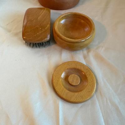 MEN'S TRAVEL GROOMING KIT, WOODEN BOWL W/LID, OLD ELECTRIC SHAVER & A BRUSH W/WOODEN HANDLE