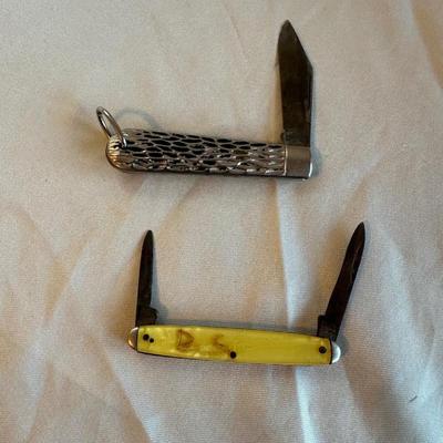 POCKET KNIVES, BUTANE LIGHTER AND A TAPE MEASURE