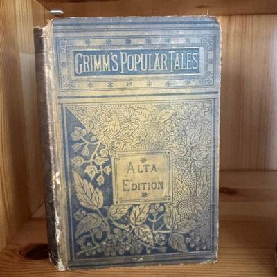 941 Miscellaneous Lot of Vintage Decorative Books
