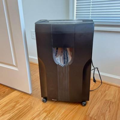 945 Staples Paper Shredder SPL-1506X