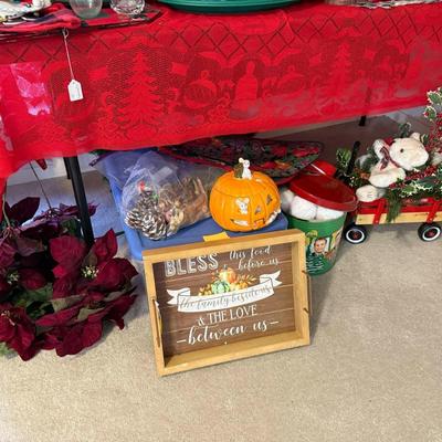 Lot 12: Linens & Holiday Selection