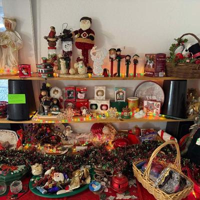 Lot 12: Linens & Holiday Selection
