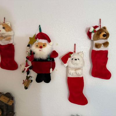 Lot 12: Linens & Holiday Selection