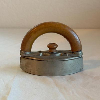 2 OLD IRONS AND AN IRON PLATE