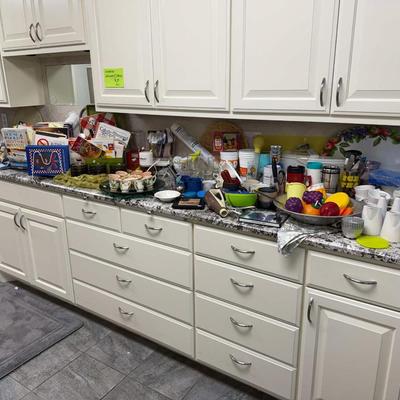 Lot 17: Kitchen Galore