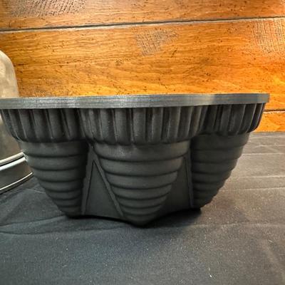 Vintage Mirro Aluminum Cake Plate And Cover and Bundt Cake Pan