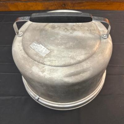 Vintage Mirro Aluminum Cake Plate And Cover and Bundt Cake Pan