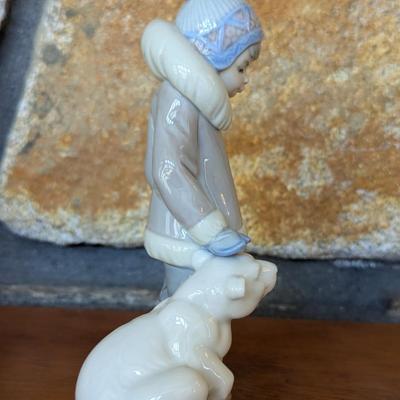Lladro Eskimo Boy With Pet Polar Bear Figurine (FR)