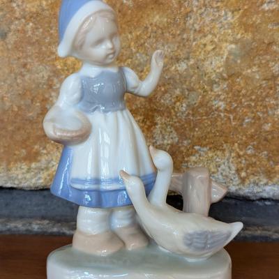 Vintage Porcelain Blue & White Dutch Girl With Geese Figurine (FR)