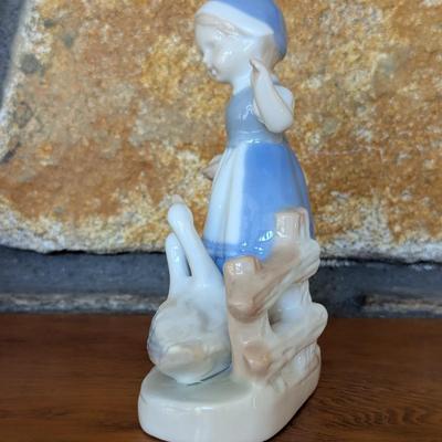 Vintage Porcelain Blue & White Dutch Girl With Geese Figurine (FR)