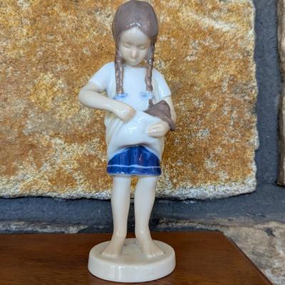 B & G Bing & Grondahl "Little Mother" Figurine (FR)