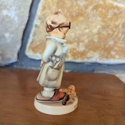 Hummel Figurine Doctor West Germany With Label (FR)