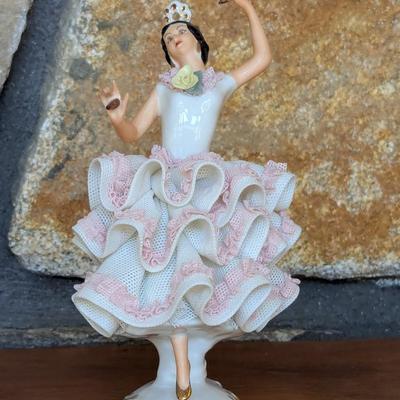 Dresden Porcelain Lace Weave Figurine Flamingo Dancer & Royal Doulton Lavinia (FR)
