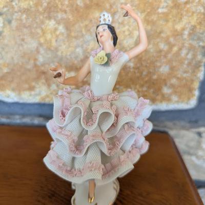 Dresden Porcelain Lace Weave Figurine Flamingo Dancer & Royal Doulton Lavinia (FR)
