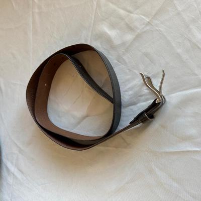 MEN'S JUSTINE WESTERN BOOTS SIZE 10D AND A COWHIDE LEATHER BELT (38)