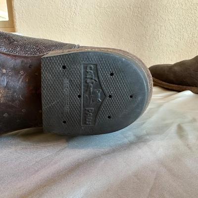 MEN'S JUSTINE WESTERN BOOTS SIZE 10D AND A COWHIDE LEATHER BELT (38)
