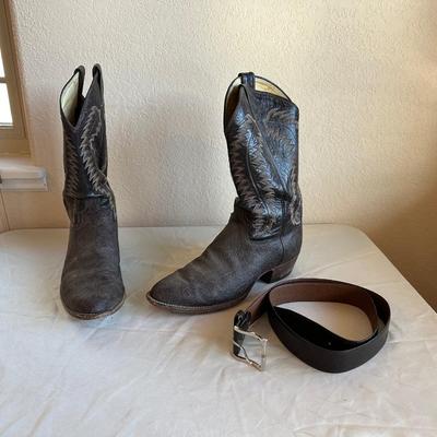 MEN'S JUSTINE WESTERN BOOTS SIZE 10D AND A COWHIDE LEATHER BELT (38)