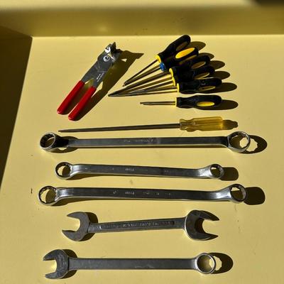 VARIETY OF HAND TOOLS