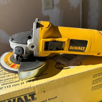 DEWALT HEAVY DUTY 4 1/2" SMALL ANGLE GRINDER