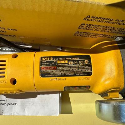 DEWALT HEAVY DUTY 4 1/2" SMALL ANGLE GRINDER