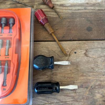 54 PIECE SCREWDRIVING SET AND MORE