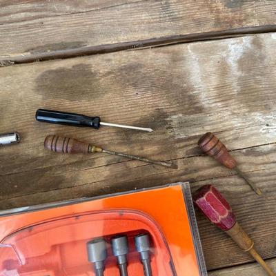 54 PIECE SCREWDRIVING SET AND MORE